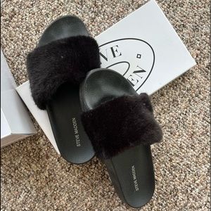 Never worn, new condition Steve Madden slides